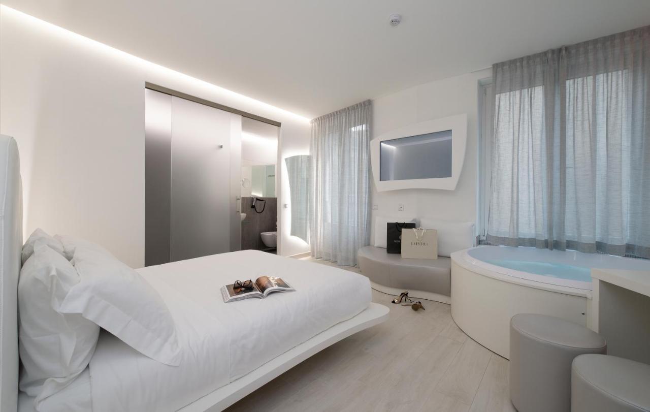 Deluxe Double Room with Bath,775251955:JPEG