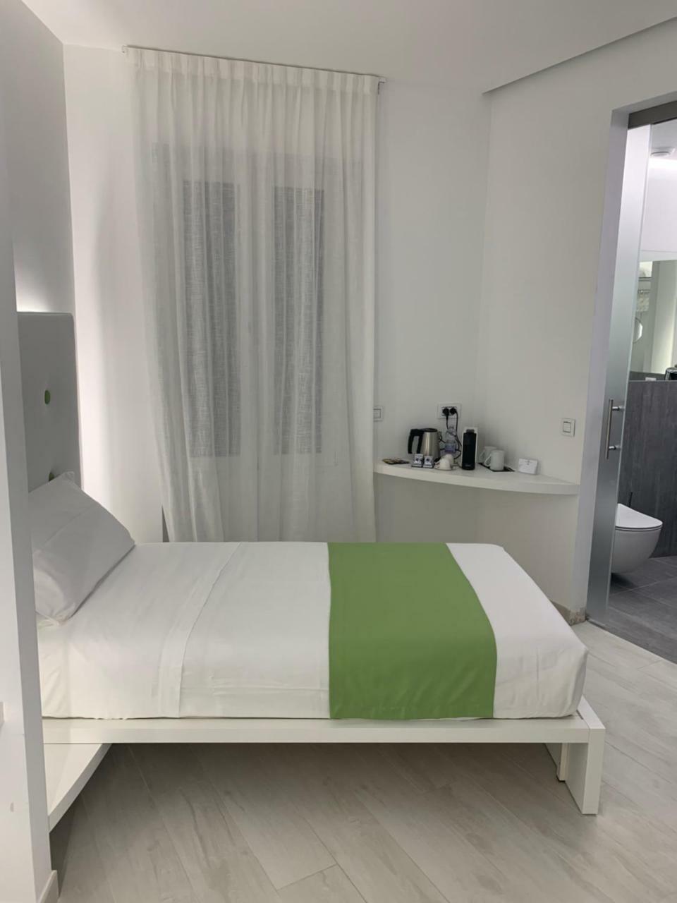 Single Room,780963837:JPEG